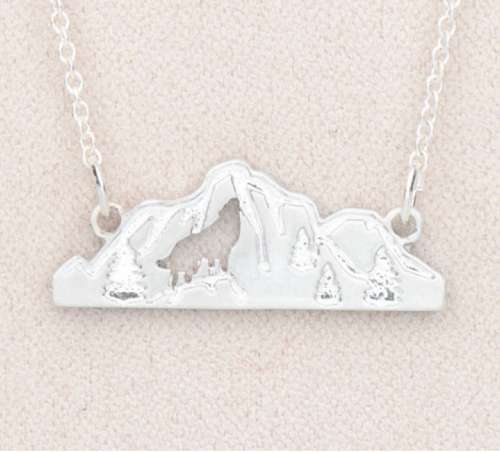 Wildlife Mountain Necklace - Wolf (Silver)