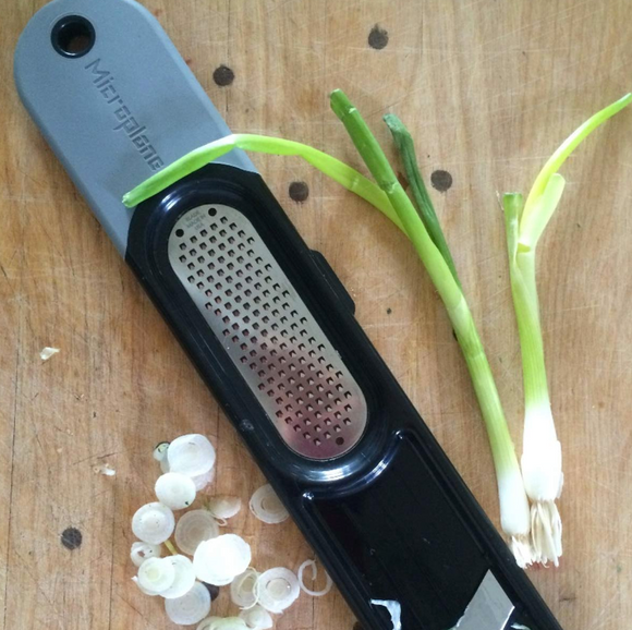 Microplane 3-in-1 Ginger Grater Tool, Grey / Black